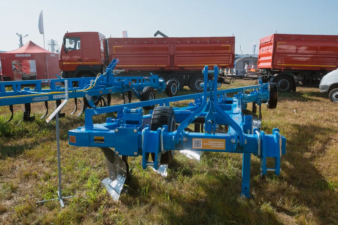 Плуг лемешный навесной усиленный FINIST ПЛНУ-6х40 («Алмаз»)