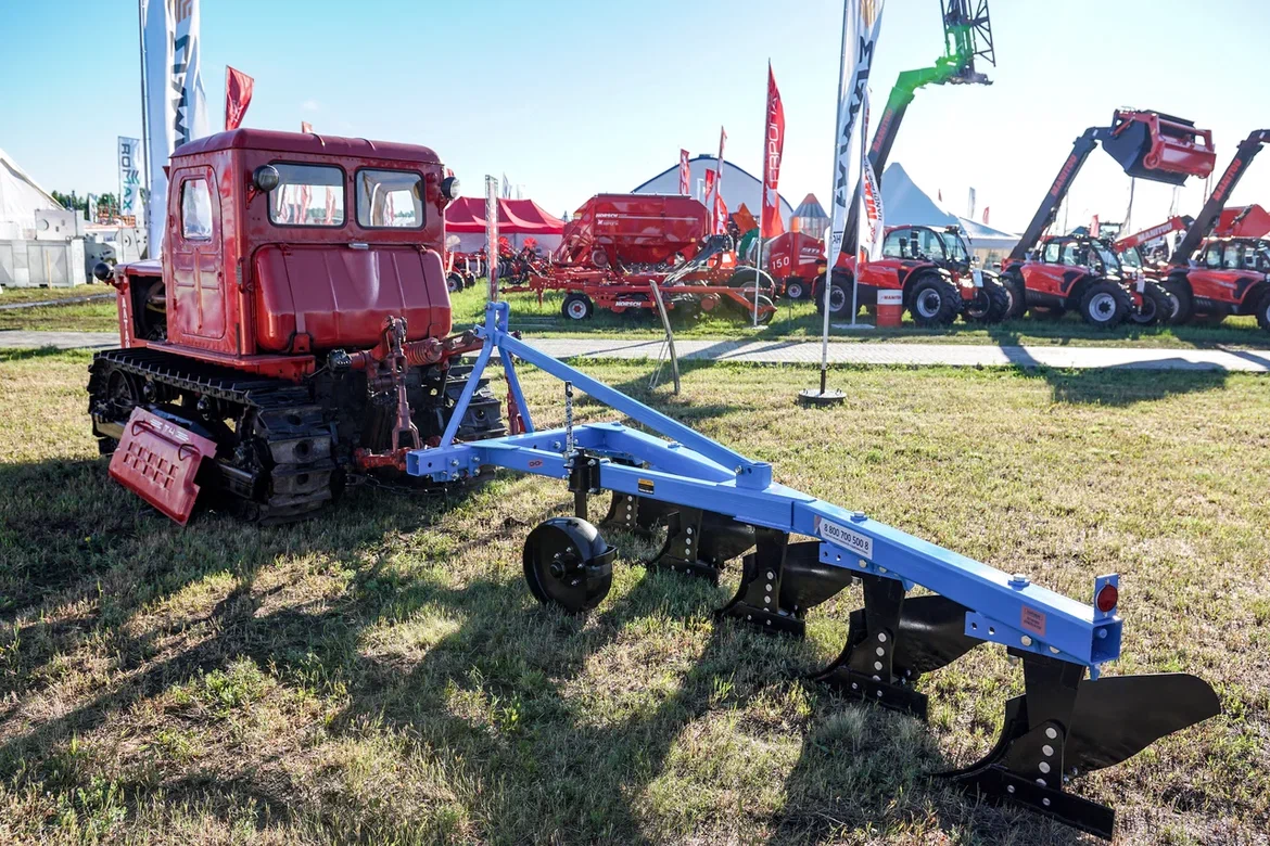 Плуг лемешный пятикорпусной навесной плуг FINIST ПЛН-5-35 («Алмаз»)